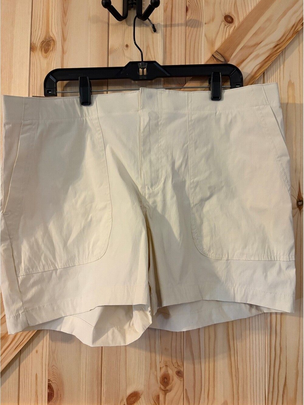 Eddie Bauer Hiker Shorts Size 16 Cream White Two-Way Stretch UPF 50